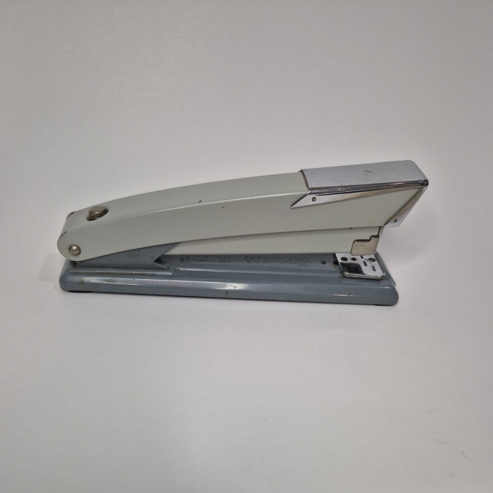 Novus B21 Stapler  Gray Desk Top Made In Germany  works great MCM DBP1014074